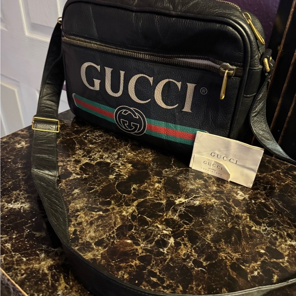 100% Authentic Gucci Sherry line Leather Messenger Bag 
The bag comes with COA.. - Picture 10 of 10